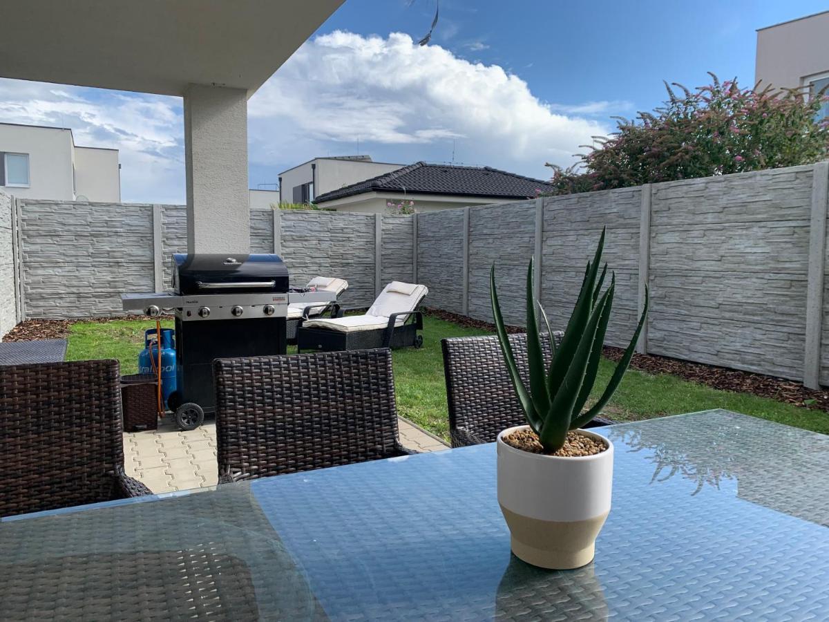 Апартаменты Modern 2 Bed House Near Bratislava With Parking Rovinka Экстерьер фото